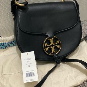 Tory Burch Miller Metal small saddlebag. Black.